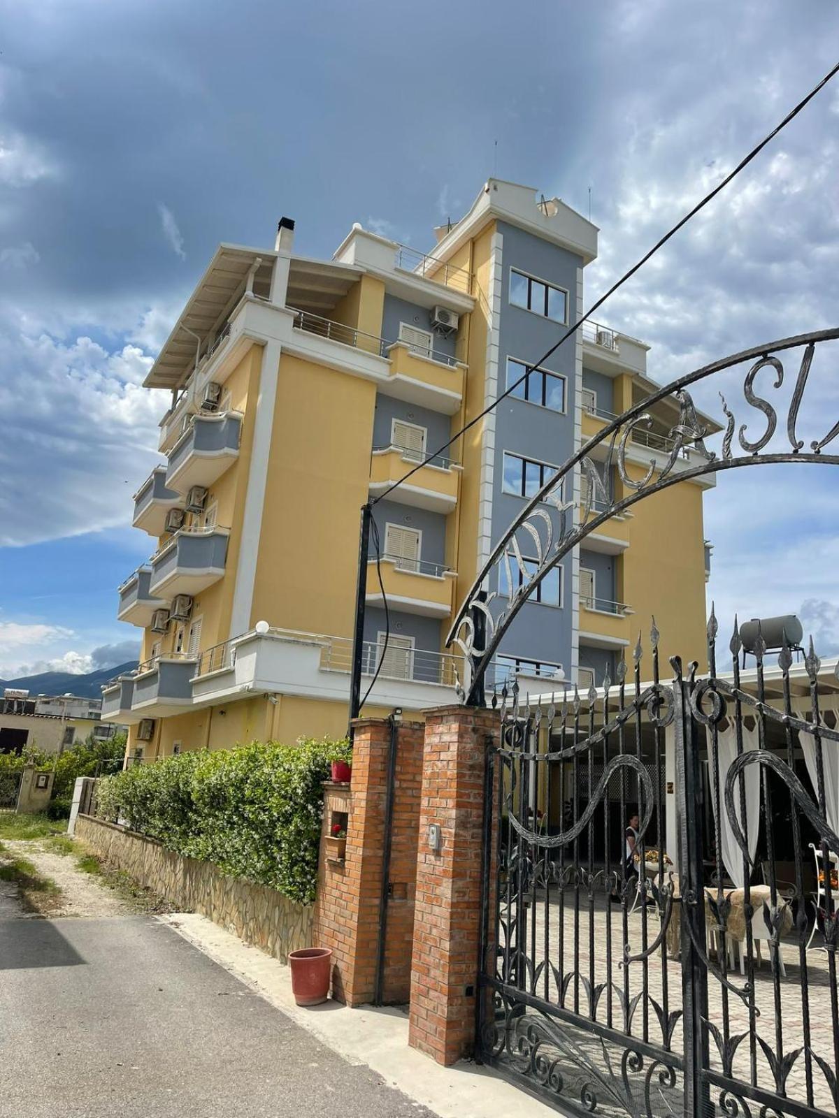 Apartments Rezidenca Sinani Orikumi Exteriér fotografie